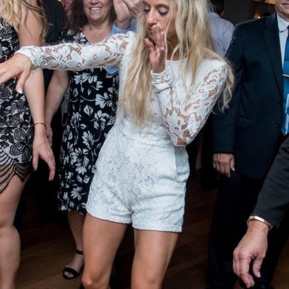 Long sleeved lace romper - Picture 2 of 4